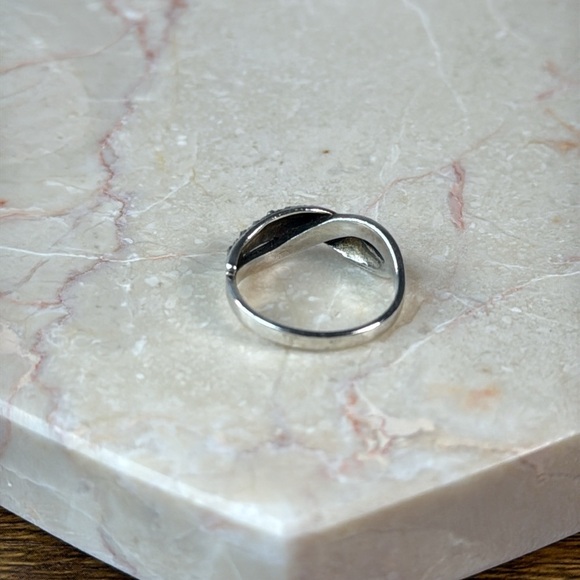 Elegant Silver 925 & Brilliants Twist Ring - Size 8 - Picture 4 of 11